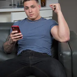 Orlando Valentine in 'Next Door Studios' Orlando Valentine (Thumbnail 1)