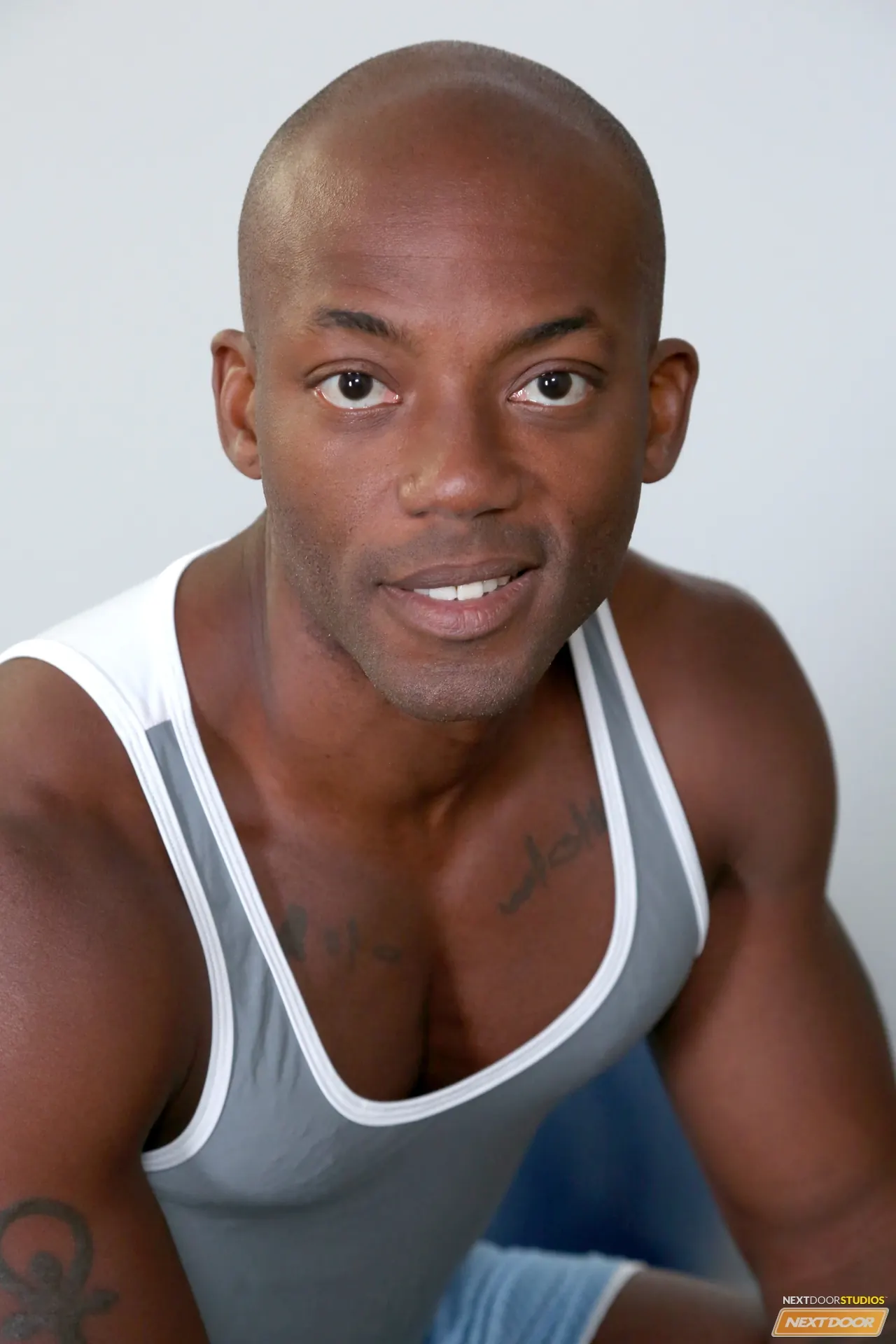 Next Door Studios 'Humping Iron' starring Osiris Blade (Photo 1)