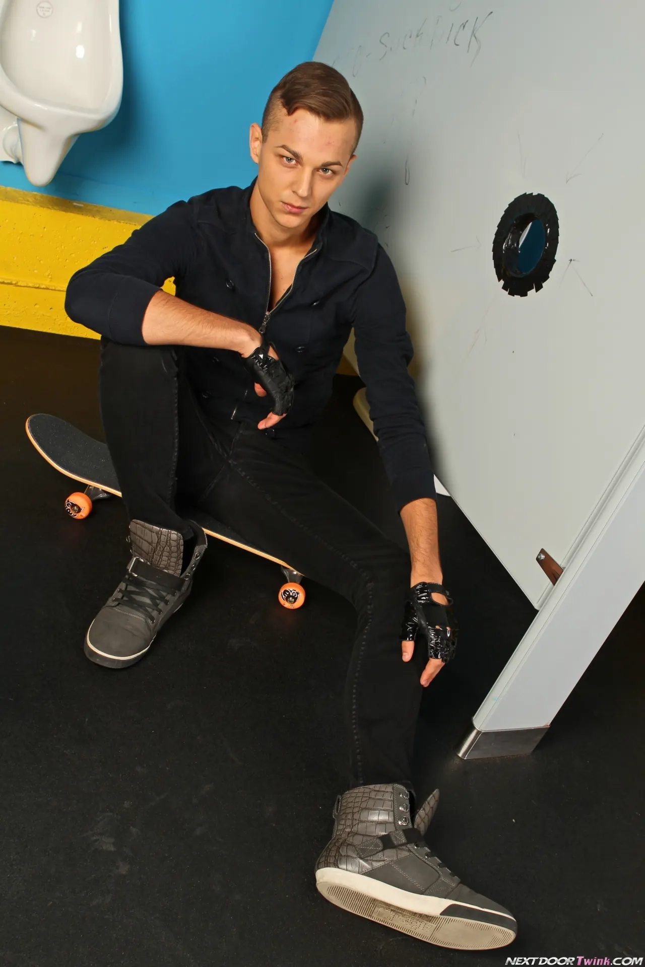 Next Door Studios 'The In Crowd' starring Paul Poleman (Photo 1)