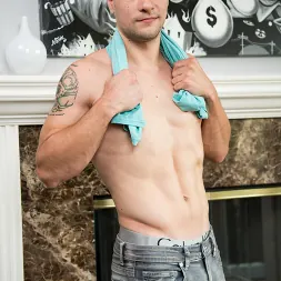 Princeton Price in 'Next Door Studios' On a Spit (Thumbnail 9)