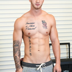 Quentin Gainz in 'Next Door Studios' Caught on Camera (Thumbnail 5)