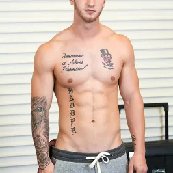 Quentin Gainz in 'Next Door Studios' Caught on Camera (Thumbnail 5)