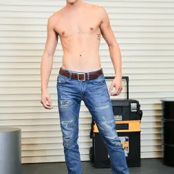 Quentin Gainz in 'Next Door Studios' Caught on Camera (Thumbnail 20)