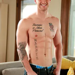 Quentin Gainz in 'Next Door Studios' Hitch a Load (Thumbnail 12)