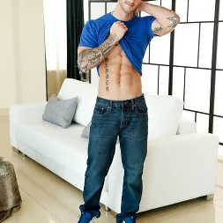 Quentin Gainz in 'Next Door Studios' Monday Morning Blues (Thumbnail 18)