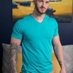 Quentin Gainz in 'Next Door Studios' Office Stories - Secret Quickie (Thumbnail 1)