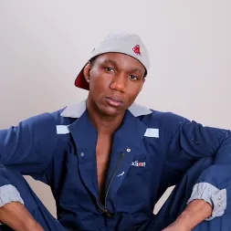 Ray A in Ray (Photo 4) Ray A in 'Next Door Studios' Ray (Thumbnail 4)