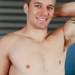 Robert Longwood in Robert Longwood (Photo 12) Robert Longwood in 'Next Door Studios' Robert Longwood (Thumbnail 12)