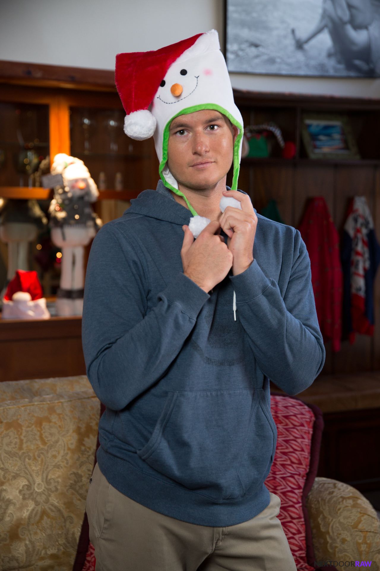 Ryan Pitt in 'Next Door Studios' Holiday Stuffing (Thumbnail 1)