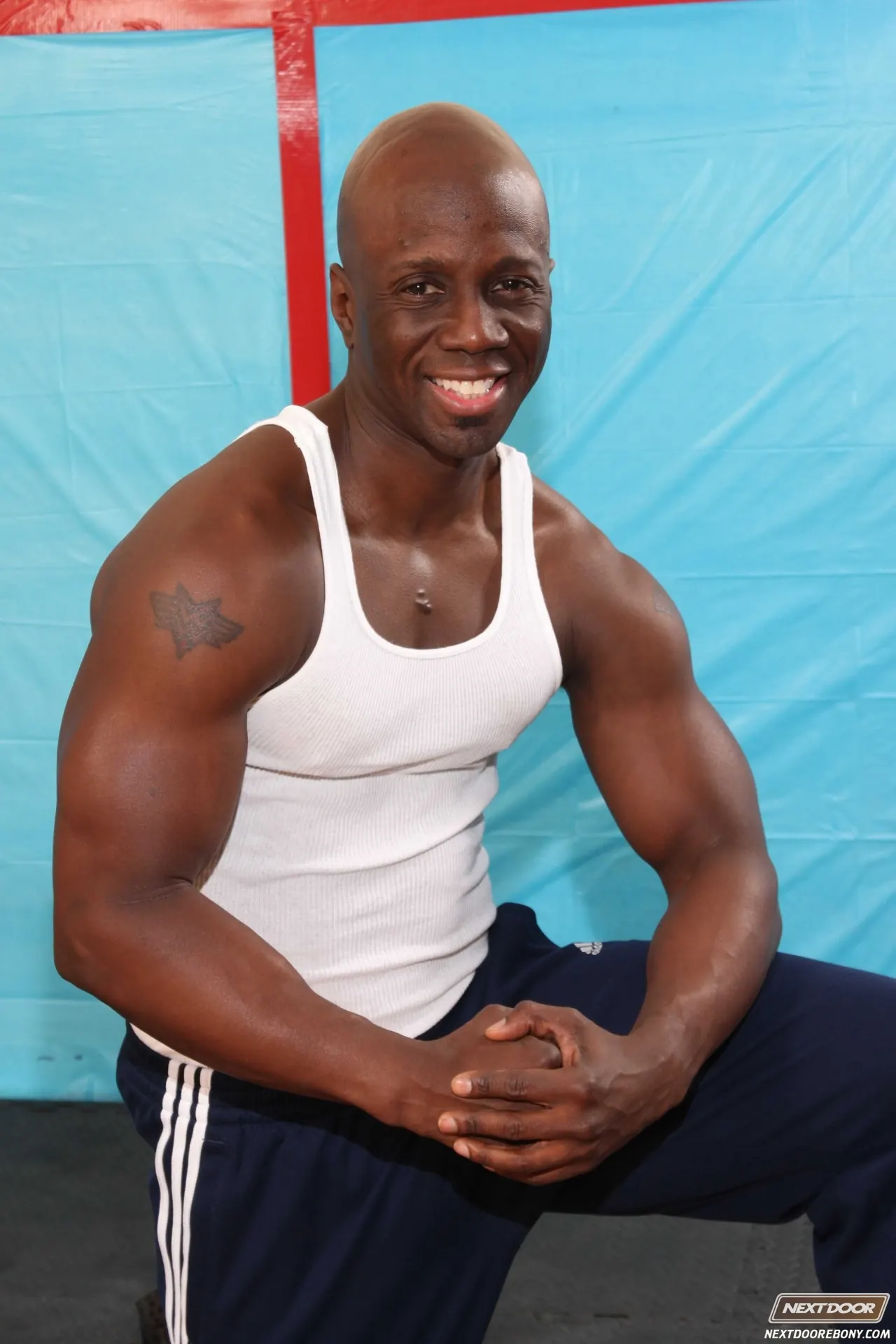 Next Door Studios 'Team Effort' starring Sam Swift (Photo 8)