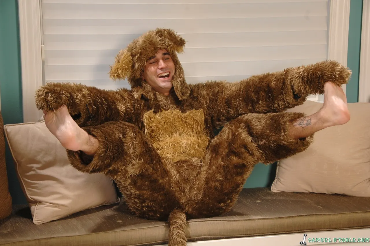 Next Door Studios 'Bearly Fur Real' starring Samuel O'Toole (Photo 4)