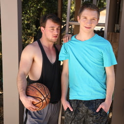 Scott Harbor in 'Next Door Studios' How To Be Cool (Thumbnail 4)