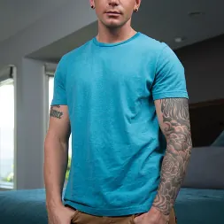 Shawn Reeve in 'Next Door Studios' Fully Furnished (Thumbnail 1)