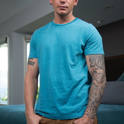 Shawn Reeve in 'Next Door Studios' Fully Furnished (Thumbnail 1)