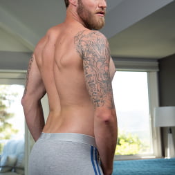 Shawn Reeve in 'Next Door Studios' Fully Furnished (Thumbnail 32)