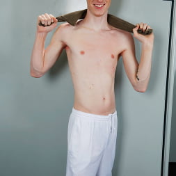 Silas Gray in 'Next Door Studios' Missed Connection (Part 1) (Thumbnail 4)