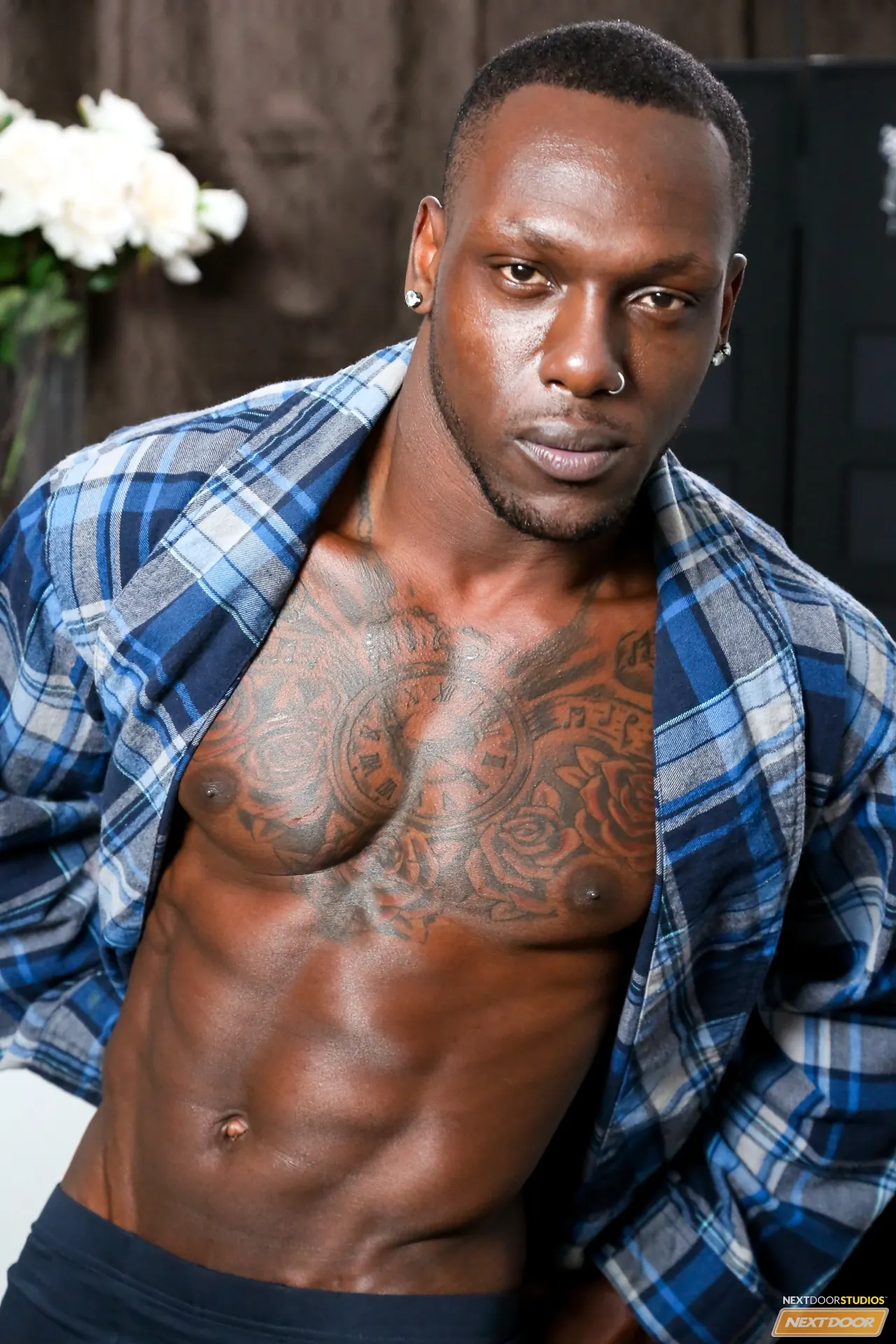 Next Door Studios 'Hung for the Holidays' starring Trent King (Photo 4)