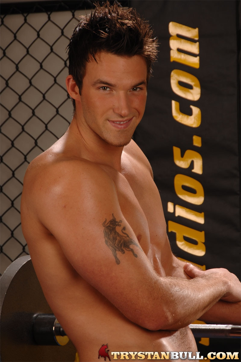 Trystan Bull in 'Next Door Studios' Gym Nut (Thumbnail 12)
