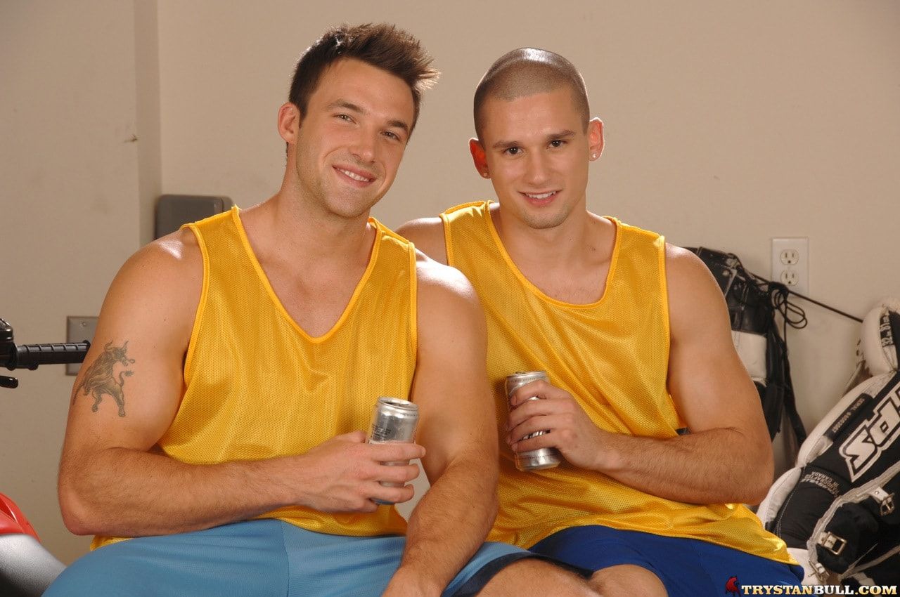 Trystan Bull in 'Next Door Studios' Mancave Dwellers (Thumbnail 2)