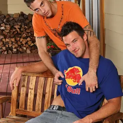 Trystan Bull in 'Next Door Studios' Porch Party (Thumbnail 20)