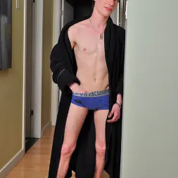 Trystan Bull in 'Next Door Studios' The Houseguest (Thumbnail 24)