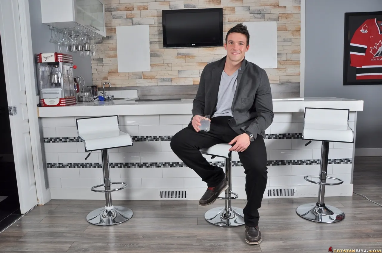 Next Door Studios 'When the Wife is Away' starring Trystan Bull (Photo 2)