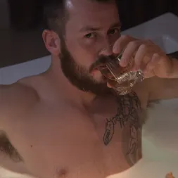 Ty Thomas in 'Next Door Studios' The Talented Mr. Bubbles (Thumbnail 1)