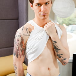 Zak Bishop in 'Next Door Studios' The Frat Boy Pick Up (Thumbnail 5)